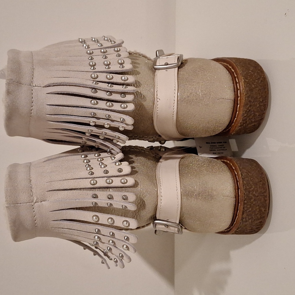 *AUTHENTIC* Coach sheep fur lined boots - Picture 3 of 5